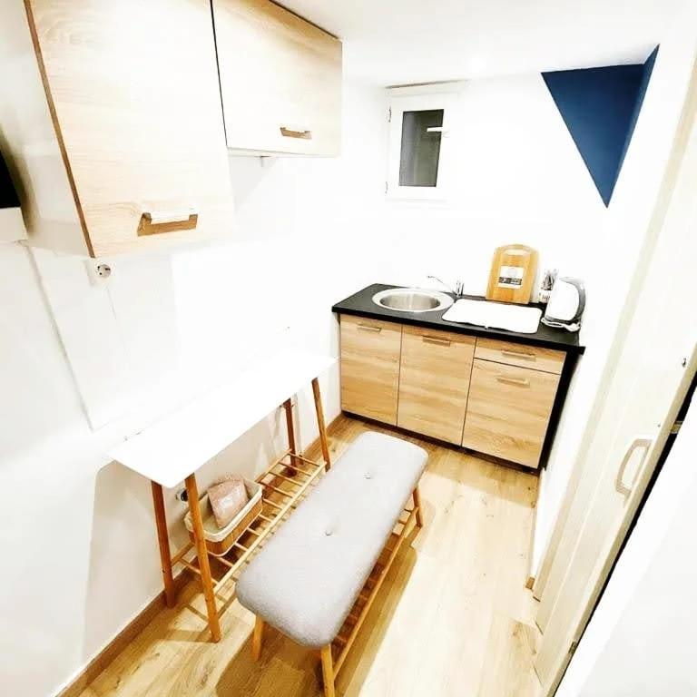 Velestinou Private Maisonette Appartement Athene Buitenkant foto